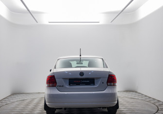 Подержанный автомобиль Volkswagen Polo Sedan 2013 года (6 фото)