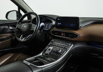 Подержанный автомобиль Hyundai Santa Fe 2022 года (9 фото)
