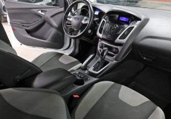 Подержанный автомобиль Ford Focus Sedan 2012 года (11 фото)