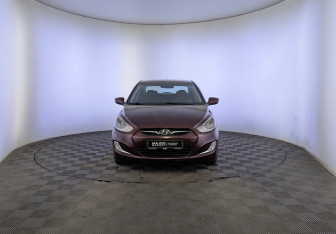 Подержанный автомобиль Hyundai Solaris Sedan 2012 года (2 фото)