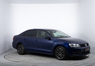Подержанный автомобиль Volkswagen Jetta Sedan 2012 года (3 фото)