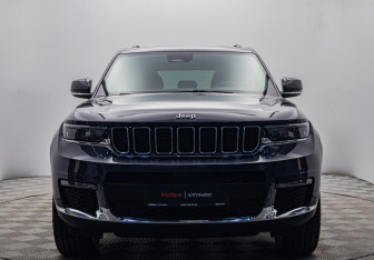 Подержанный автомобиль Jeep Grand Cherokee 2022 года (8 фото)