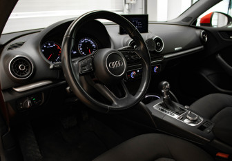 Подержанный автомобиль Audi A3 Sedan 2017 года (7 фото)