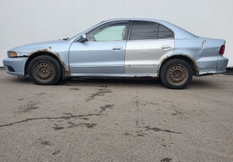 Подержанный автомобиль Mitsubishi Galant Sedan 2003 года (8 фото)