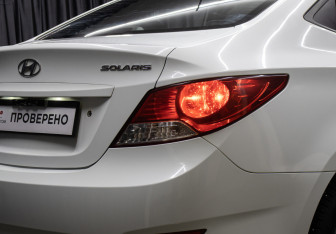 Подержанный автомобиль Hyundai Solaris Sedan 2011 года (21 фото)