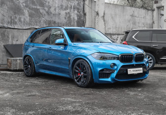 Подержанный автомобиль BMW X5 M 2015 года (3 фото)