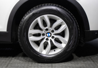 Подержанный автомобиль BMW X3 2016 года (25 фото)