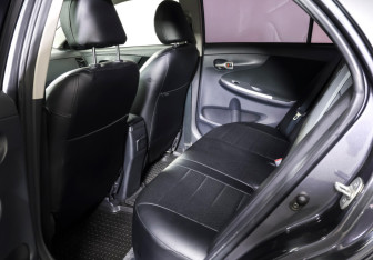 Подержанный автомобиль Toyota Corolla Sedan 2012 года (12 фото)