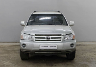 Подержанный автомобиль Toyota Highlander 2004 года (2 фото)