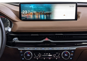 Подержанный автомобиль Genesis G80 2021 года (15 фото)