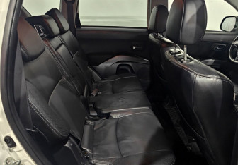 Подержанный автомобиль Peugeot 4007 2012 года (10 фото)