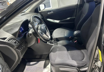Подержанный автомобиль Hyundai Solaris Sedan 2011 года (8 фото)
