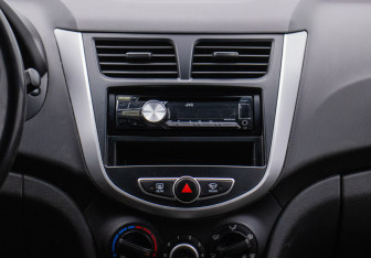 Подержанный автомобиль Hyundai Solaris Sedan 2011 года (14 фото)