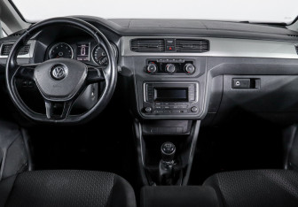 Подержанный автомобиль Volkswagen Caddy Compactvan 2016 года (12 фото)