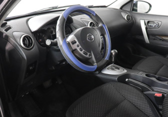 Подержанный автомобиль Nissan Qashqai 2008 года (9 фото)