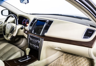 Подержанный автомобиль Nissan Teana 2011 года (11 фото)