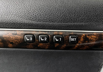 Подержанный автомобиль Toyota Land Cruiser Suv 2013 года (16 фото)