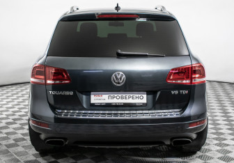 Подержанный автомобиль Volkswagen Touareg 2013 года (6 фото)