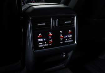 Подержанный автомобиль Porsche Cayenne 2020 года (19 фото)