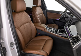 Подержанный автомобиль BMW X7 2023 года (24 фото)