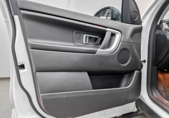 Подержанный автомобиль Land Rover Discovery Sport 2018 года (19 фото)