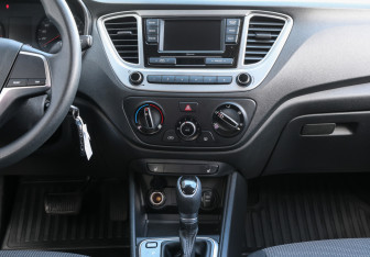 Подержанный автомобиль Hyundai Solaris Sedan 2021 года (15 фото)