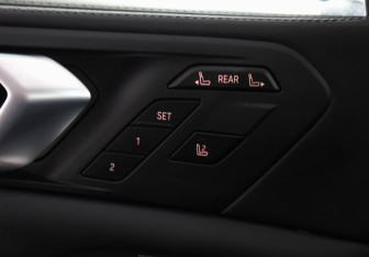 Подержанный автомобиль BMW X7 2021 года (18 фото)