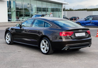 Подержанный автомобиль Audi A5 Coupe 2012 года (7 фото)