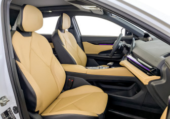 Подержанный автомобиль Changan UNI-V 2023 года (24 фото)