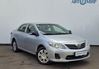 Подержанный автомобиль Toyota Corolla Sedan 2010 года (3 фото)