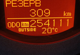 Подержанный автомобиль Toyota RAV4 2006 года (20 фото)