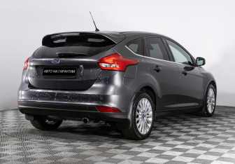 Подержанный автомобиль Ford Focus Hatchback 2015 года (3 фото)