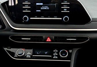 Подержанный автомобиль Hyundai Sonata 2023 года (15 фото)