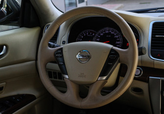 Подержанный автомобиль Nissan Teana 2011 года (13 фото)