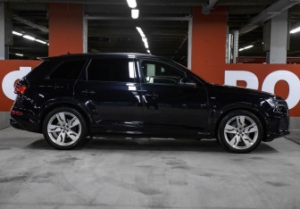 Подержанный автомобиль Audi Q7 2021 года (4 фото)