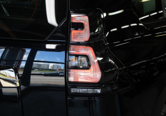 Подержанный автомобиль Toyota Land Cruiser Prado 2023 года (28 фото)