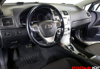 Подержанный автомобиль Toyota Avensis Wagon 2012 года (13 фото)