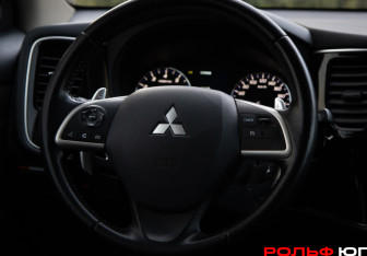 Подержанный автомобиль Mitsubishi Outlander 2012 года (12 фото)