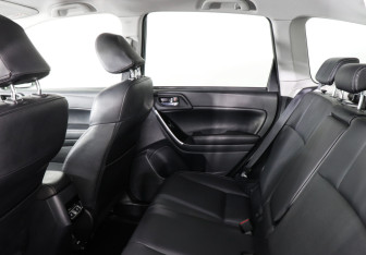 Подержанный автомобиль Subaru Forester Suv 2016 года (12 фото)