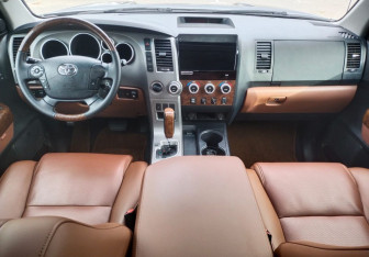 Подержанный автомобиль Toyota Tundra 2013 года (12 фото)