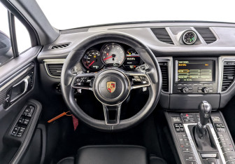 Подержанный автомобиль Porsche Macan 2015 года (22 фото)