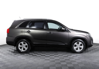 Подержанный автомобиль Kia Sorento 2013 года (4 фото)