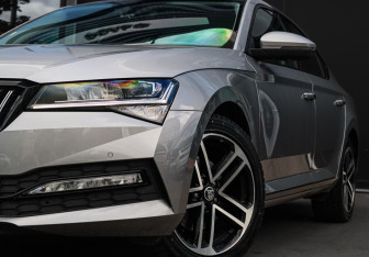 Подержанный автомобиль Skoda Superb Liftback 2024 года (32 фото)