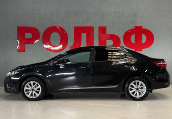 Подержанный автомобиль Toyota Corolla Sedan 2013 года (8 фото)