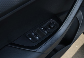 Подержанный автомобиль Skoda Karoq 2021 года (13 фото)