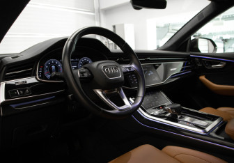 Подержанный автомобиль Audi Q8 2019 года (7 фото)