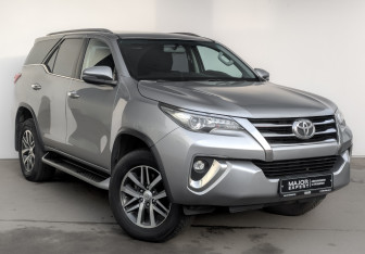 Подержанный автомобиль Toyota Fortuner 2020 года (3 фото)