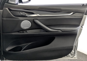 Подержанный автомобиль BMW X6 M 2016 года (25 фото)