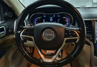 Подержанный автомобиль Jeep Grand Cherokee 2013 года (12 фото)