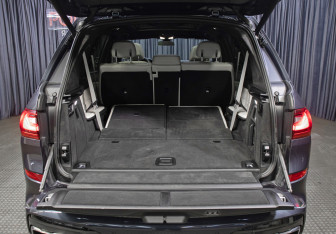 Подержанный автомобиль BMW X7 2021 года (11 фото)